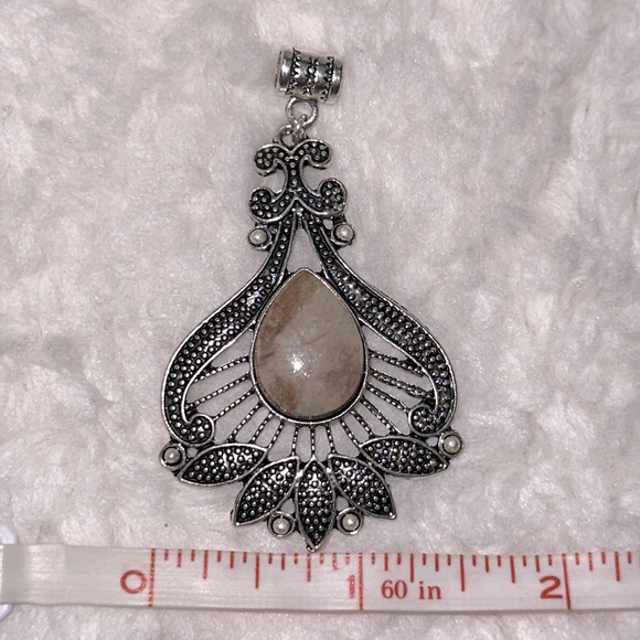 Sunstone on intricate design pendant (Sterling silver overlay) - Picture 4 of 6